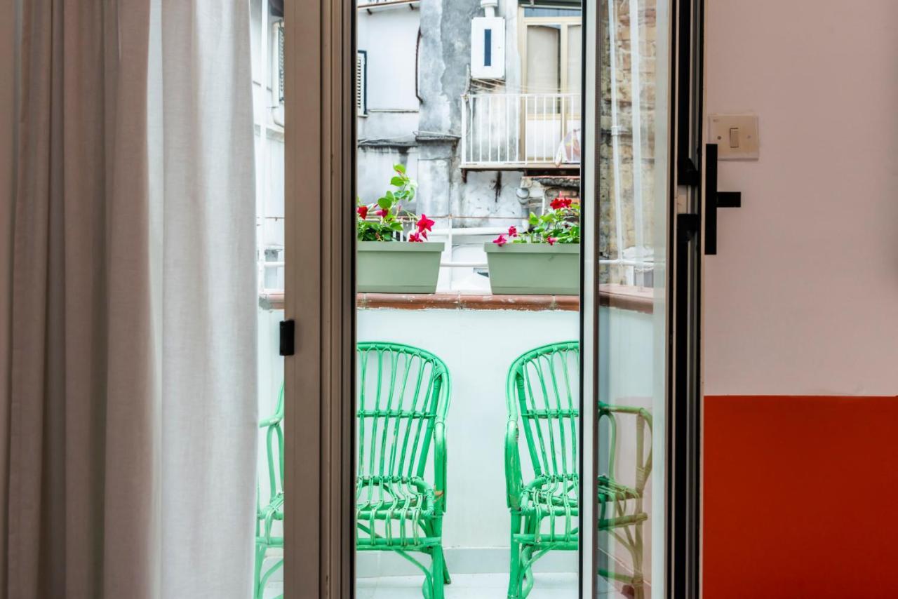 Charming Apartment With Balcony In The Historic Center Naples Exterior photo